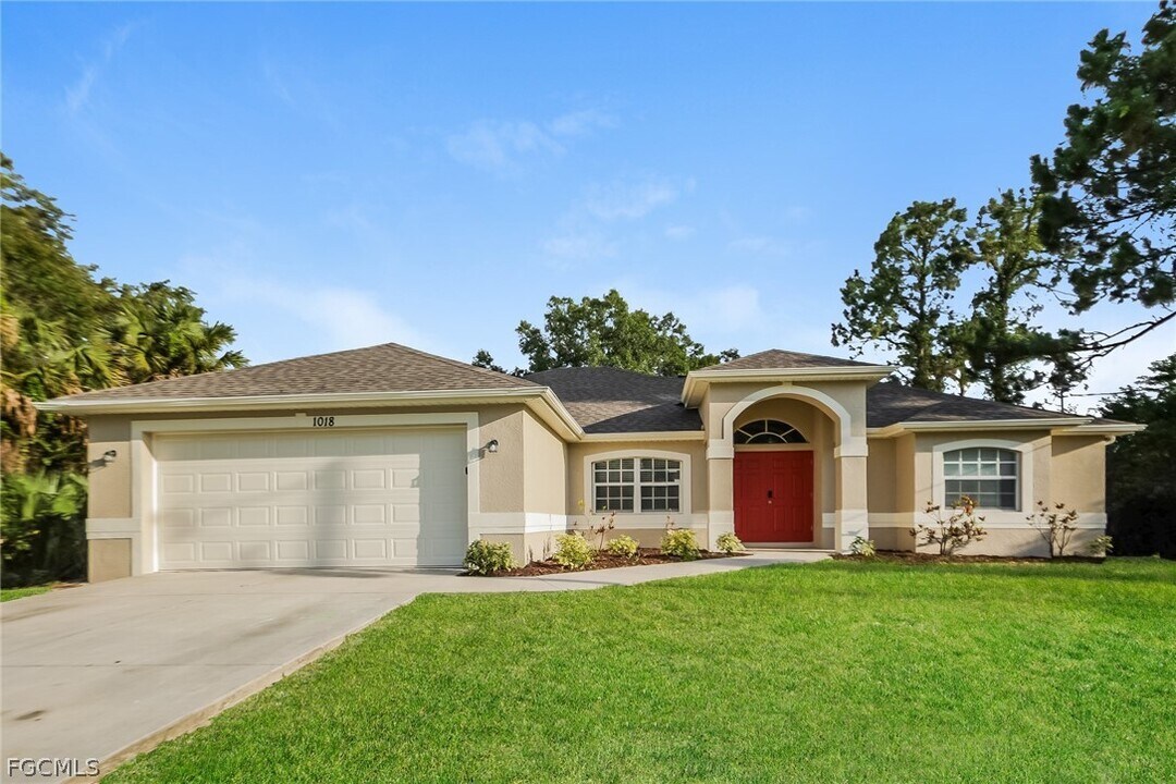 1018 Card St E in Lehigh Acres, FL - Building Photo