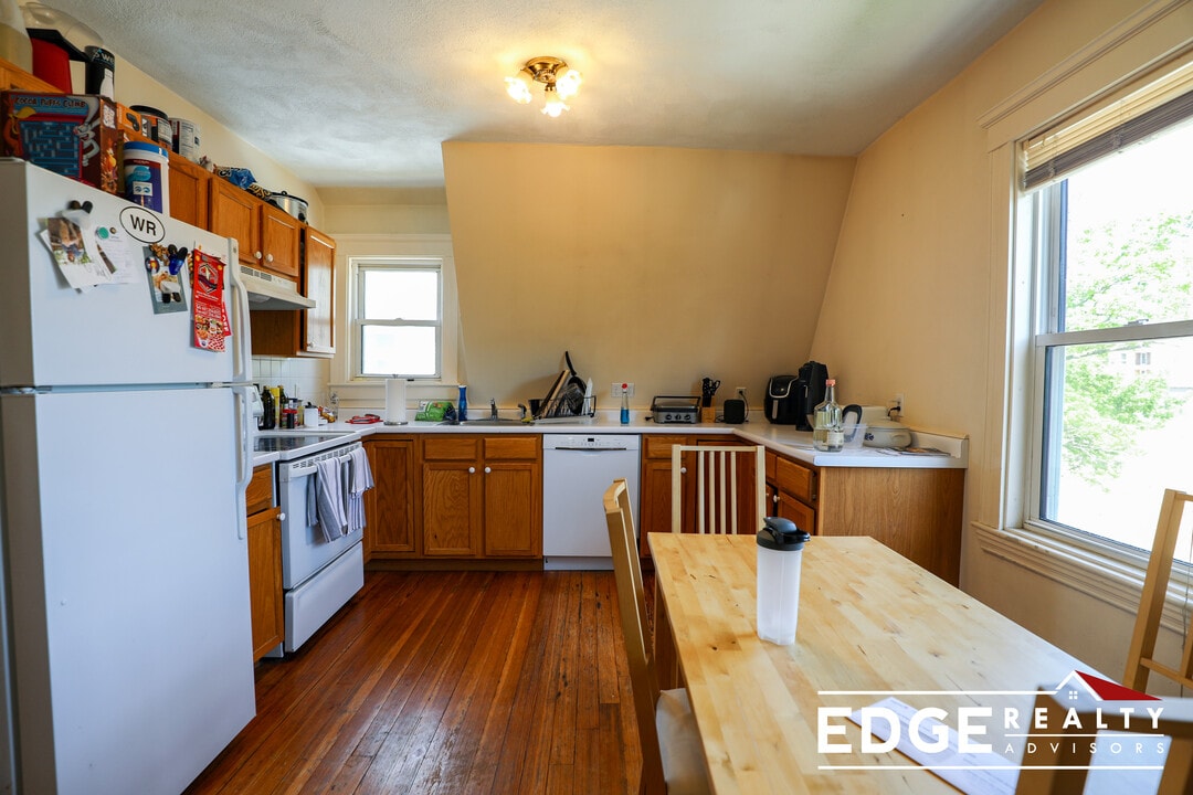 144 Washington St, Unit 3 in Boston, MA - Building Photo