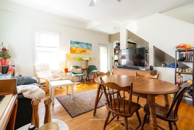 2 Hingham St in Cambridge, MA - Foto de edificio - Building Photo