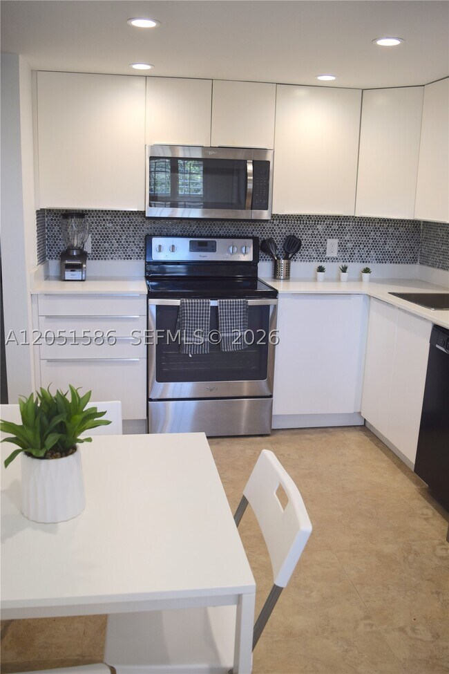 property at 3970 Oaks Clubhouse Dr