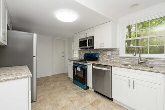 60 Ellison Rd in Franklin Township, NJ - Building Photo - Building Photo