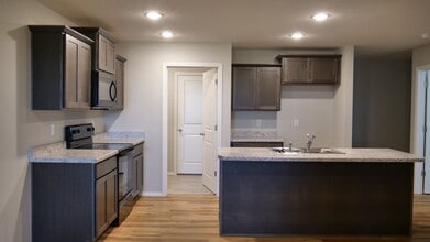 329-B Summit St in Aurora, MO - Building Photo - Building Photo