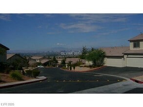 2050 N Los Feliz St in Las Vegas, NV - Building Photo - Building Photo