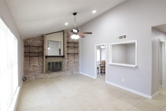 10426 Cedar Towne Ln in Sugar Land, TX - Building Photo - Building Photo