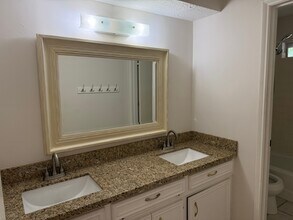 515 Tresvant Dr in Webster, TX - Building Photo - Building Photo