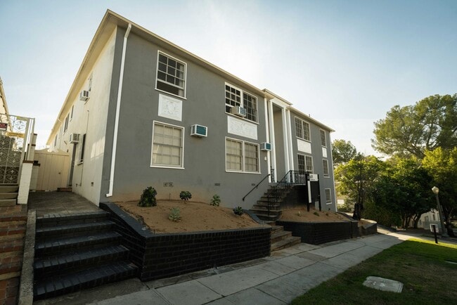 611 Levering Ave