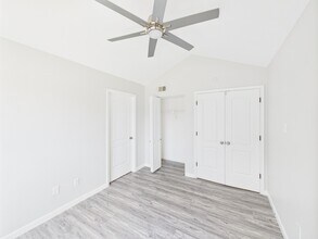 8055 Cambridge St in Houston, TX - Foto de edificio - Building Photo