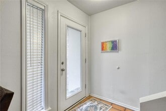 2400 Longmire Dr, Unit 303 in College Station, TX - Foto de edificio - Building Photo
