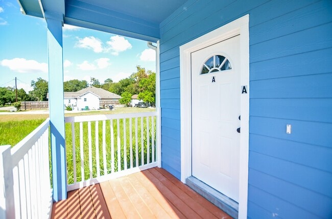 239 Broadhurst Dr in Houston, TX - Building Photo - Building Photo