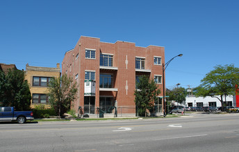 4504 W Irving Park Rd in Chicago, IL - Building Photo - Building Photo