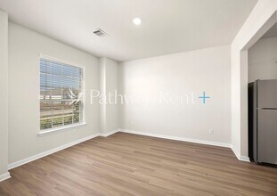 1037 Costa Vista Trl in Fort Worth, TX - Foto de edificio - Building Photo
