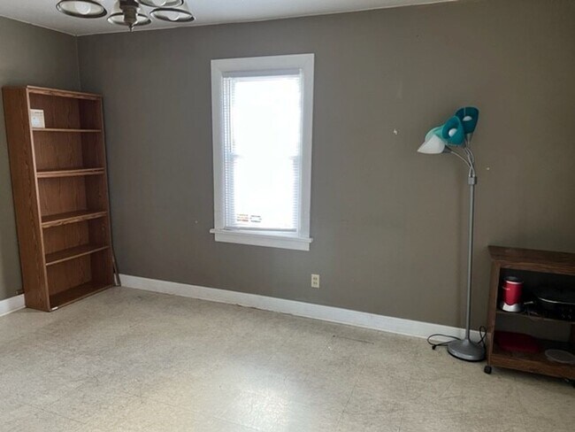 147 Campus Ave in Ames, IA - Building Photo - Building Photo