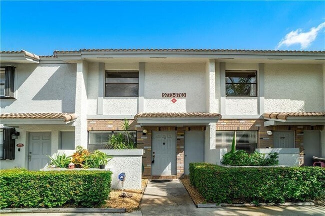 9769 Riverside Dr in Coral Springs, FL - Building Photo - Building Photo