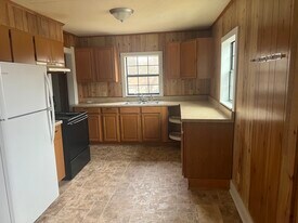 202 W 13th St, Unit #3 Top Right in Hope, AR - Building Photo