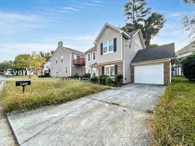 5772-5773 3 Lakes Dr in College Park, GA - Foto de edificio - Building Photo