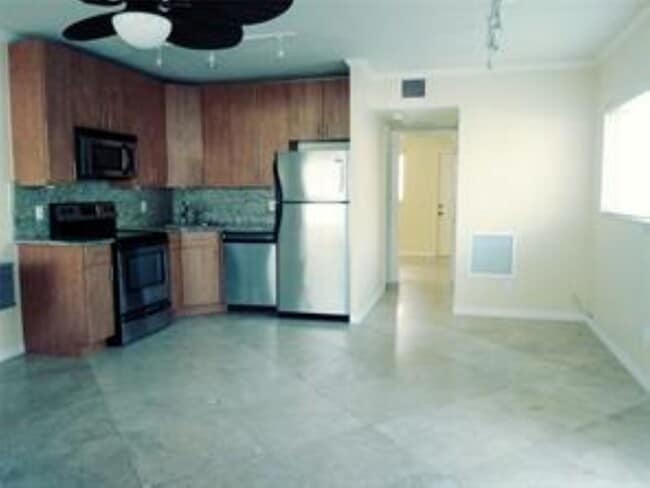 1864 NE 46th St, Unit E1 in Fort Lauderdale, FL - Foto de edificio - Building Photo