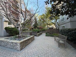 2511 River Green Dr NW in Atlanta, GA - Building Photo - Building Photo