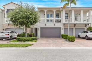 100 NW 69th Cir in Boca Raton, FL - Building Photo