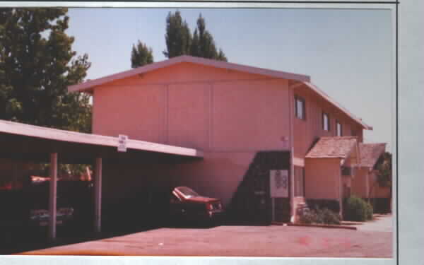 2369 Chestnut St in Livermore, CA - Foto de edificio - Building Photo