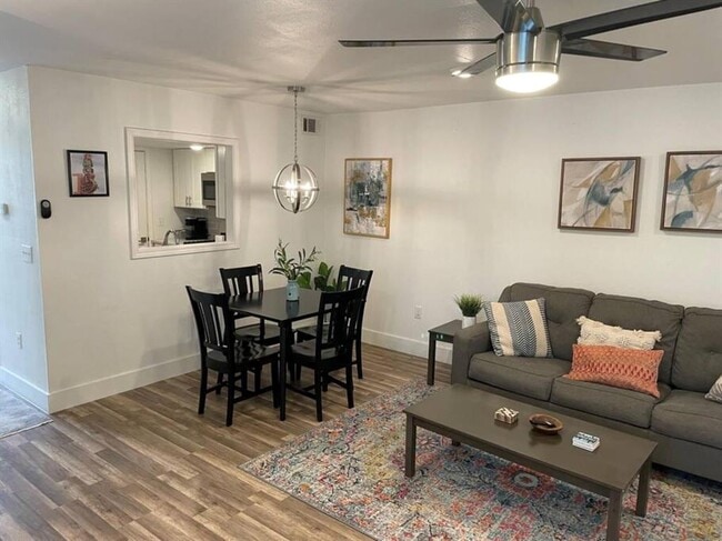 1913 Hearthstone Dr in Austin, TX - Foto de edificio - Building Photo