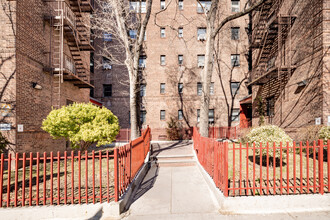 7801 34th Ave in Jackson Heights, NY - Building Photo - Building Photo