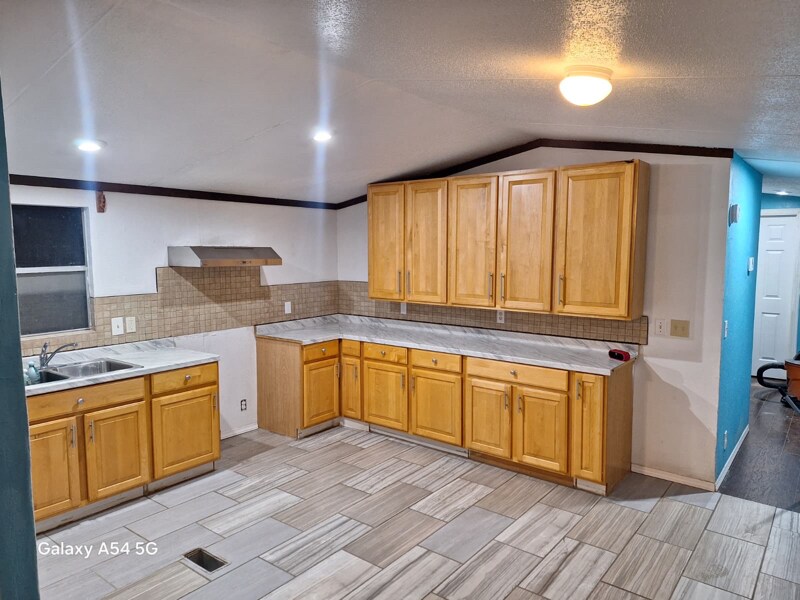 14063 Bradley Rd in Atascosa, TX - Building Photo
