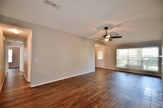 1631 Clear Valley Dr in Houston, TX - Building Photo - Building Photo