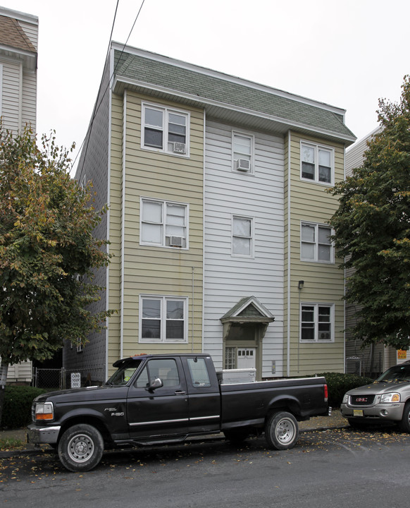 124 Neptune Ave in Jersey City, NJ - Building Photo