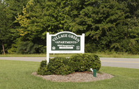 Village Green Apartments in Gloucester, VA - Foto de edificio - Building Photo