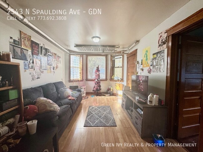 2543 N Spaulding Ave in Chicago, IL - Building Photo - Building Photo