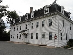 19 Railroad St in Acton, MA - Foto de edificio - Building Photo