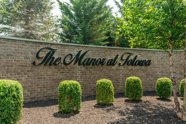 The Manor at Totowa in Totowa, NJ - Building Photo - Building Photo