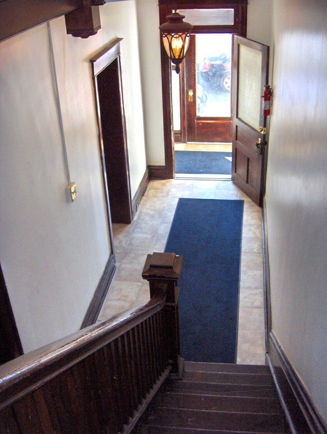 140 N Locust St in Hagerstown, MD - Foto de edificio - Building Photo