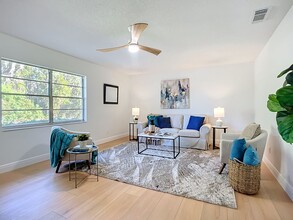 2014 Hampstead Cir in Sun City Center, FL - Building Photo - Building Photo