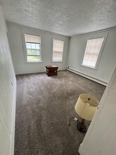218 Charter Oak St, Unit 220-2 in Manchester, CT - Building Photo - Building Photo