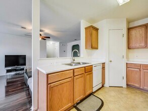203 Fistral Dr in Hutto, TX - Building Photo - Building Photo