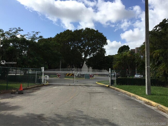 3611 SW 117th Ave in Miami, FL - Building Photo - Building Photo
