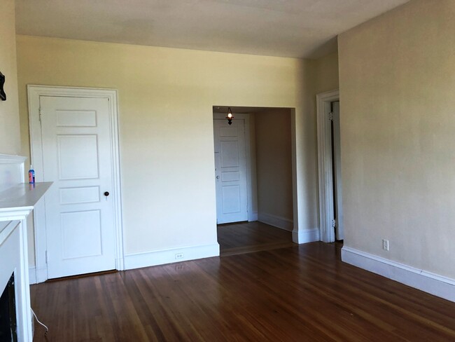 465 Beacon St, Unit 8 in Boston, MA - Building Photo - Building Photo