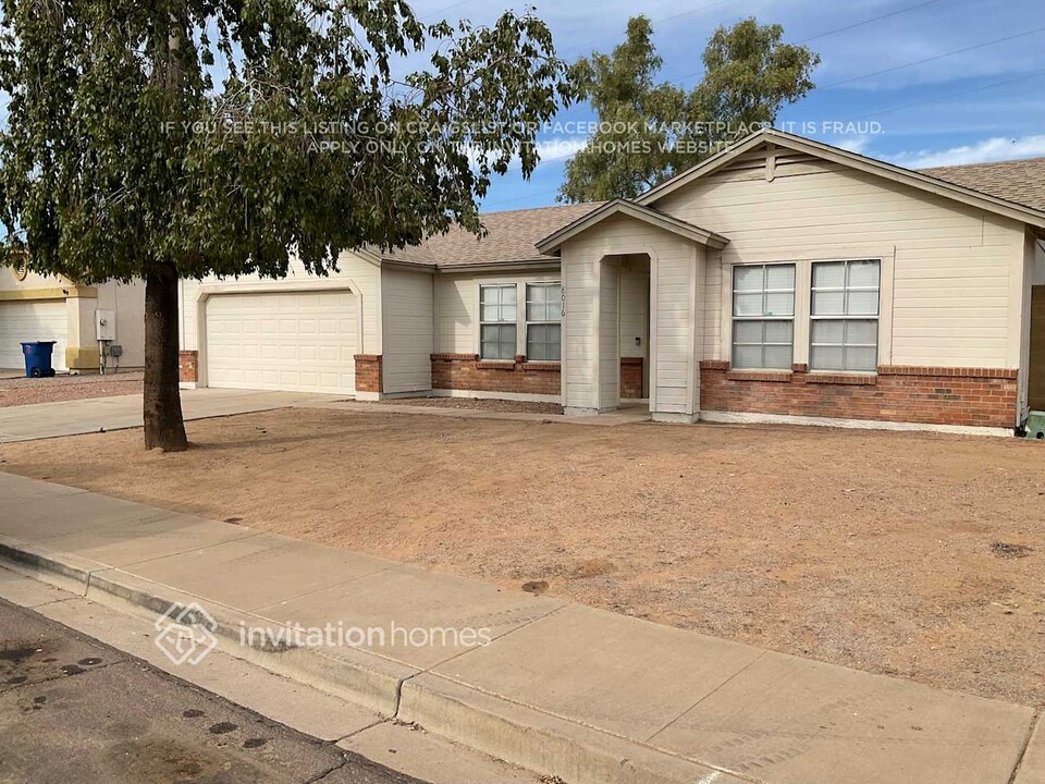 8016 E Cicero St in Mesa, AZ - Building Photo