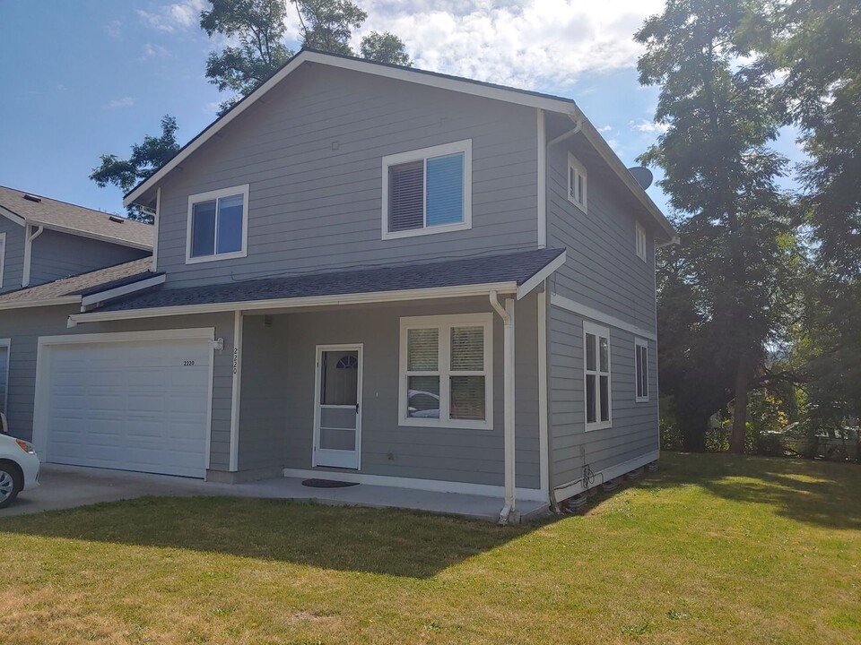 2220 Texas St-Unit -eb9fd65e-2cd4-11ee-abe0-06771900a607 in Bellingham, WA - Building Photo
