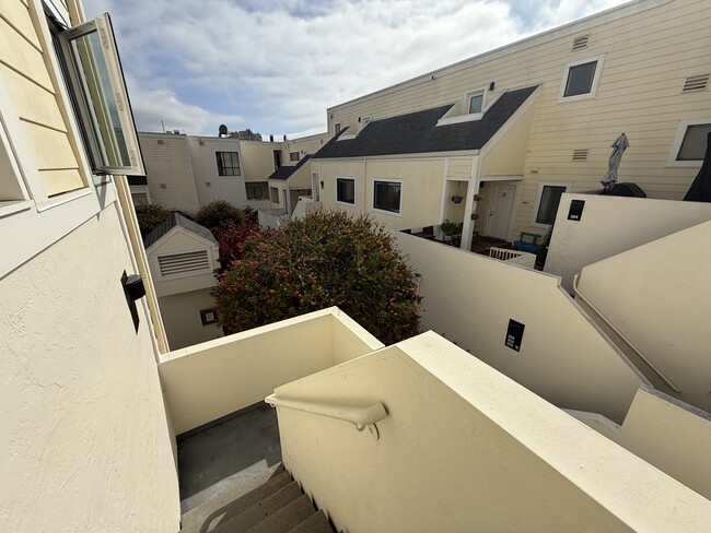 2185 Bush St, Unit 316 in San Francisco, CA - Foto de edificio - Building Photo