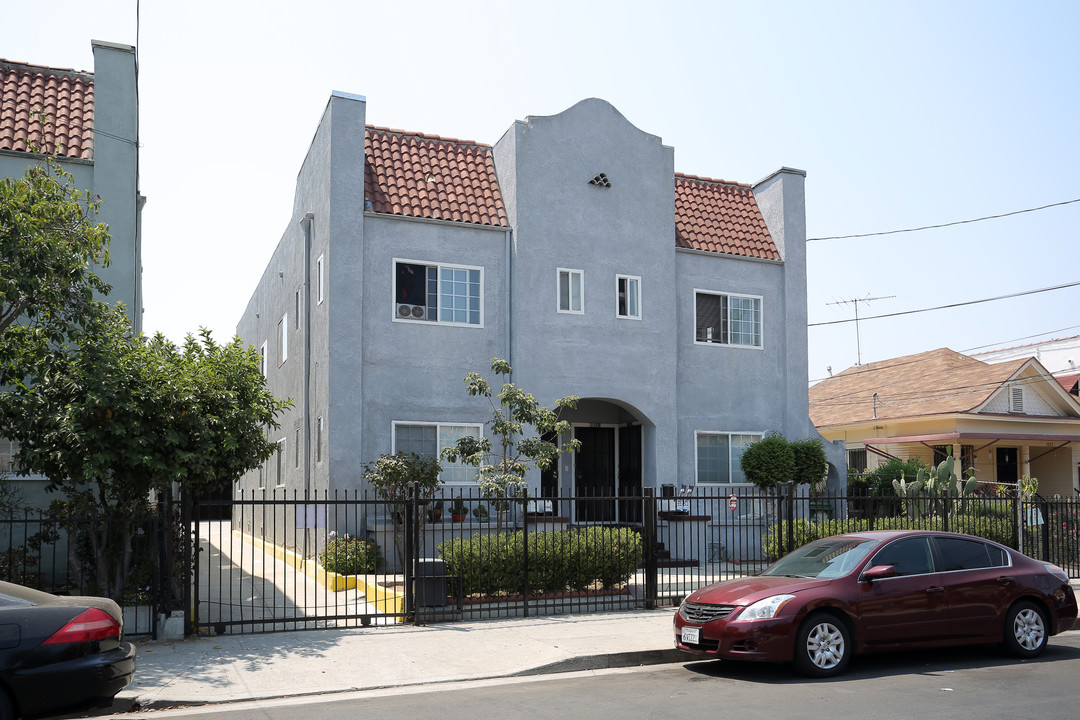 1129 S Mariposa Ave in Los Angeles, CA - Building Photo