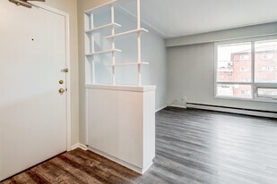 105 Dixon St in Kitchener, ON - Building Photo