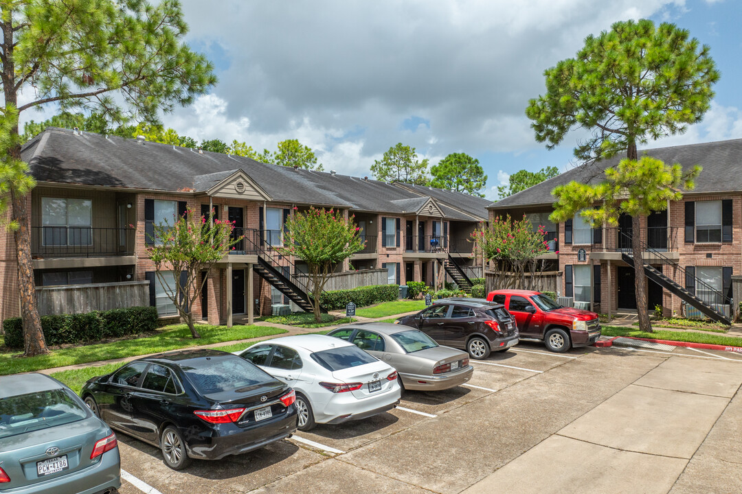 Walnut Terrace Apartments in Houston, TX - Building Photo