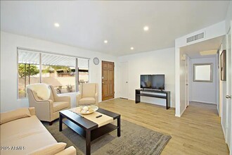6944 E Earll Dr in Scottsdale, AZ - Building Photo - Building Photo
