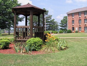 Village Square in Russellville, AL - Building Photo - Building Photo