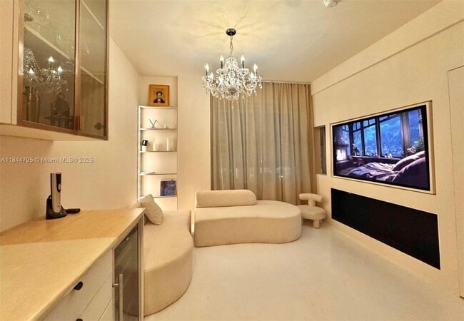 100 Collins Ave in Miami Beach, FL - Building Photo - Building Photo