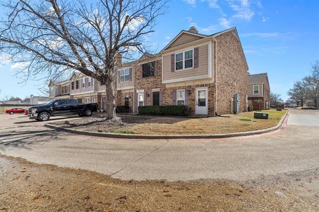 633 Carriagehouse Ln in Garland, TX - Foto de edificio - Building Photo
