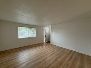 4012 Southway Loop in Springfield, OR - Building Photo - Building Photo