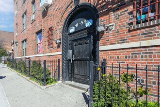 41-53 Hampton St in Flushing, NY - Building Photo - Building Photo